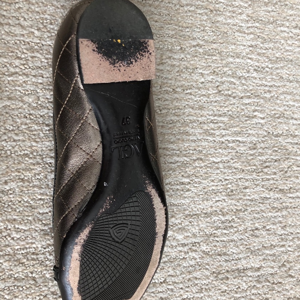 Flats - Picture 2 of 2